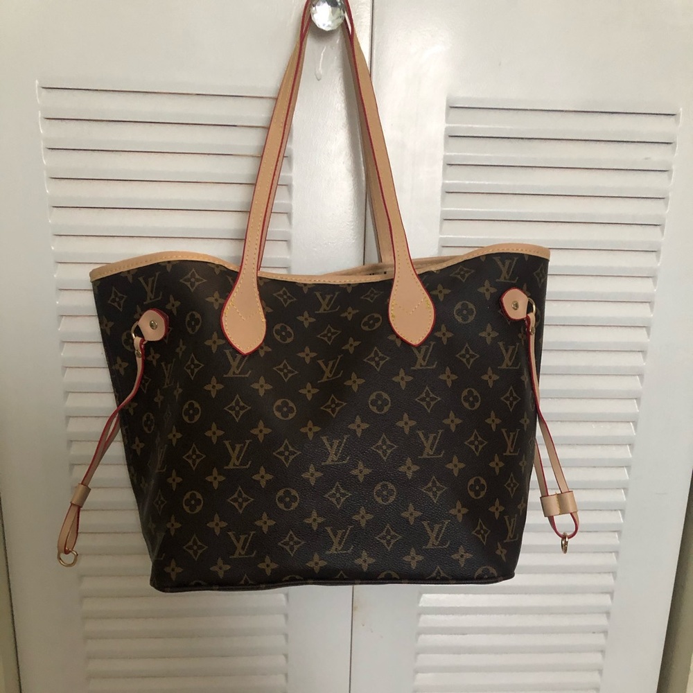 Medium sized tote